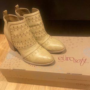 Tan booties euro soft size 9, lightly worn